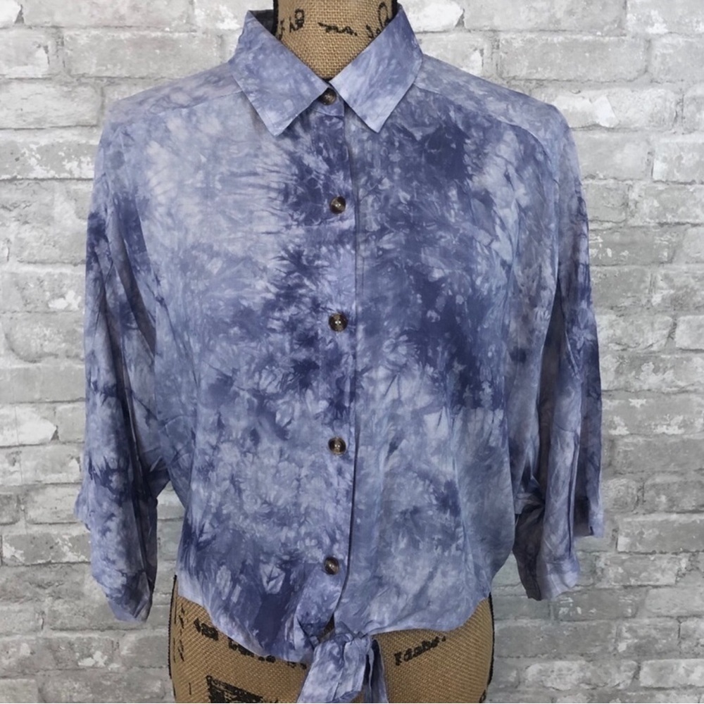 Baevely Tie-Dye Button Down Crop Top
